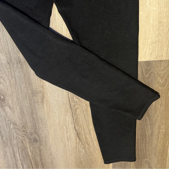 Vuori Womens’ Black Leggings - Picture 7 of 8